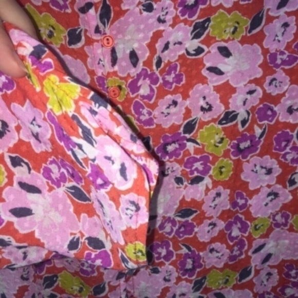 Lush Floral Blouse - Picture 3 of 4